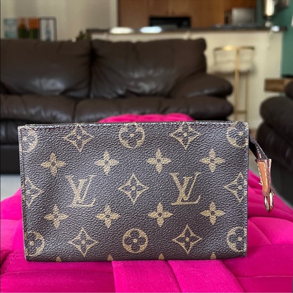 Louis Vuitton Vintage Monogram Toiletry Pouch 15 - Picture 2 of 16